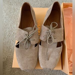 L’Amour Des Pieds Soft leather simply tie shoe